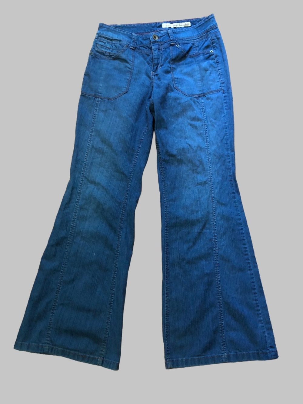 🔥 Y2K Vibe DKNY Wide-Leg Flare Jeans – Size 8